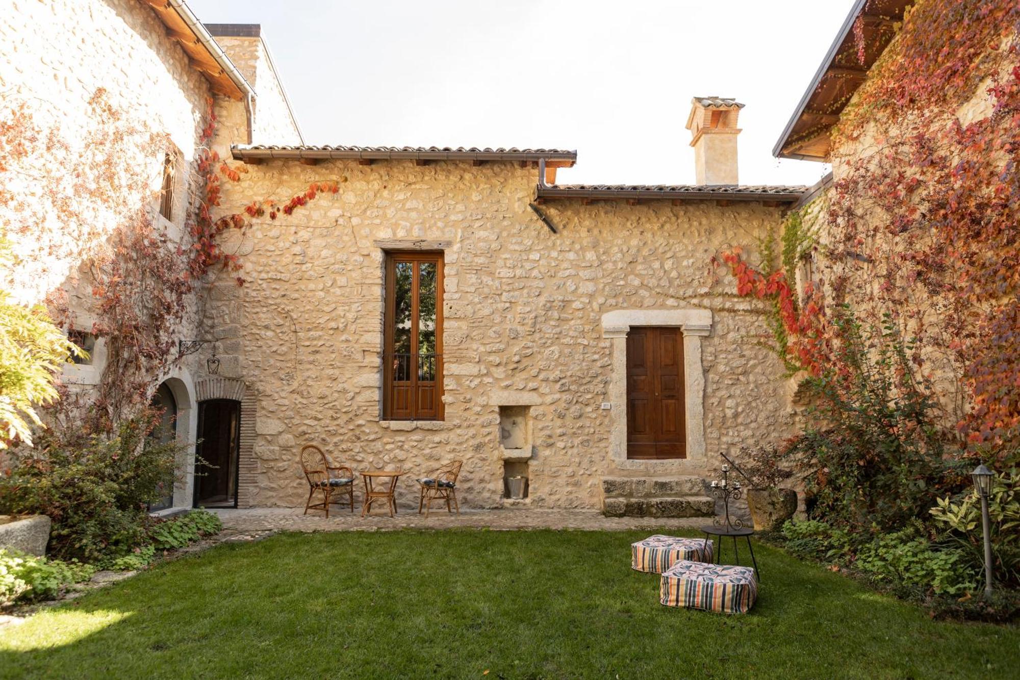 Bed and Breakfast Palazzo Pirro Dimora Storica Acciano Exteriér fotografie